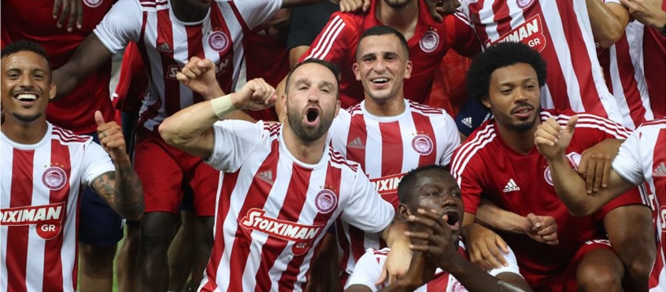 Ολυμπιακός: Ξεκίνησε το πάρτι για την κατάκτηση του πρωταθλήματος - Έκαναν «μούσκεμα» τον Μαρτίνς (βίντεο-φωτο)